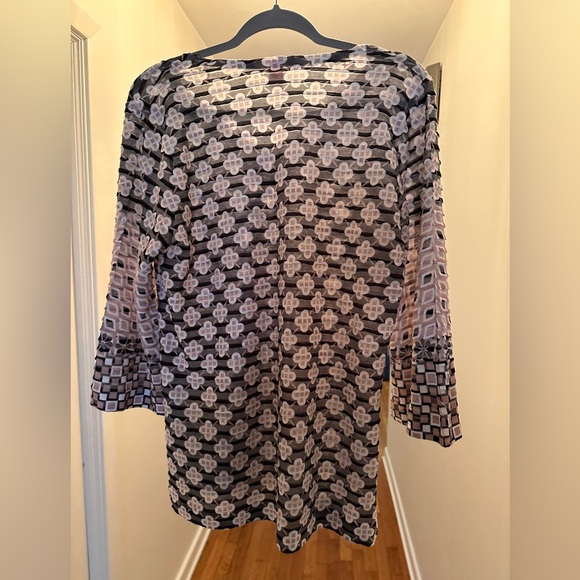 Before + Again Top - Picture 3 of 4